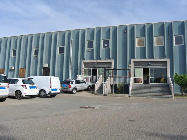 Capannone in vendita di 600 m² in Via Renzo Laconi, 18