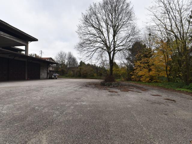 Capannone in vendita di 600 m² in Via Tufarole