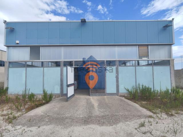 Capannone in vendita di 601 m² in Viale Autonomia Siciliana