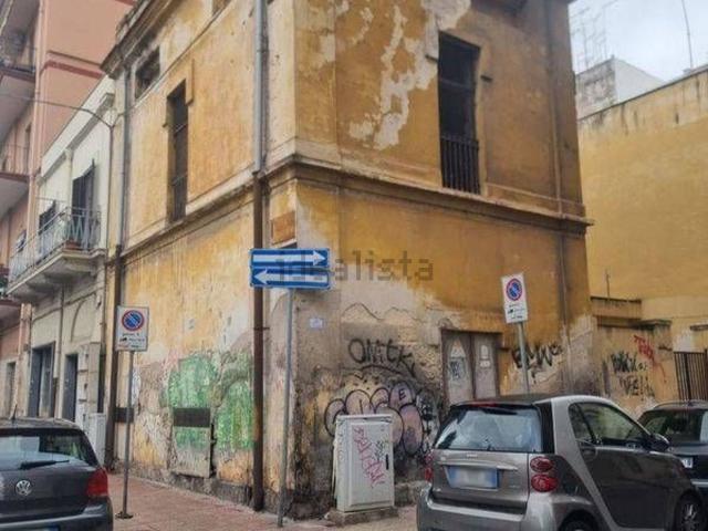 Capannone in vendita di 60 m² in Via Livio Andronico, 8