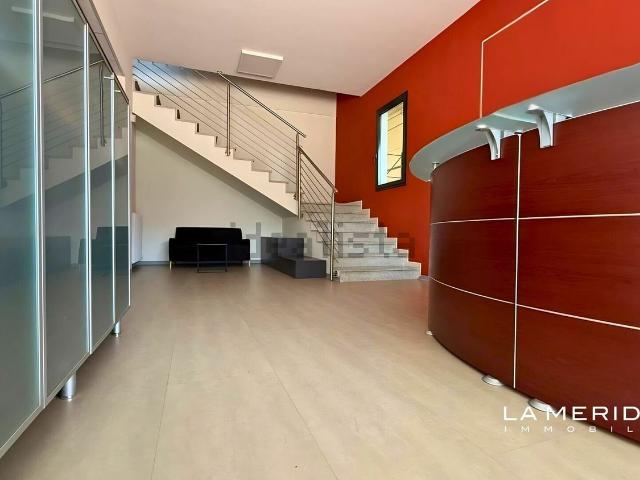 Capannone in vendita di 600 m²