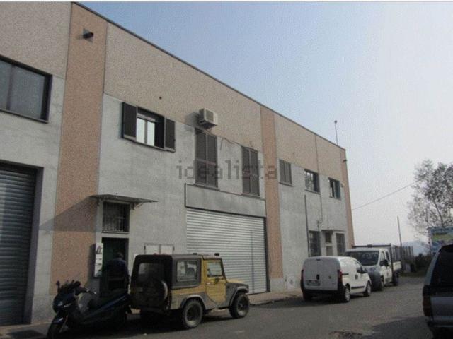 Capannone in vendita di 610 m² in Via dei Livelli