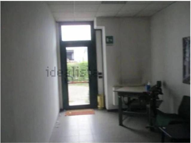 Capannone in vendita di 610 m² in Via dell&apos  Artigianato, 39