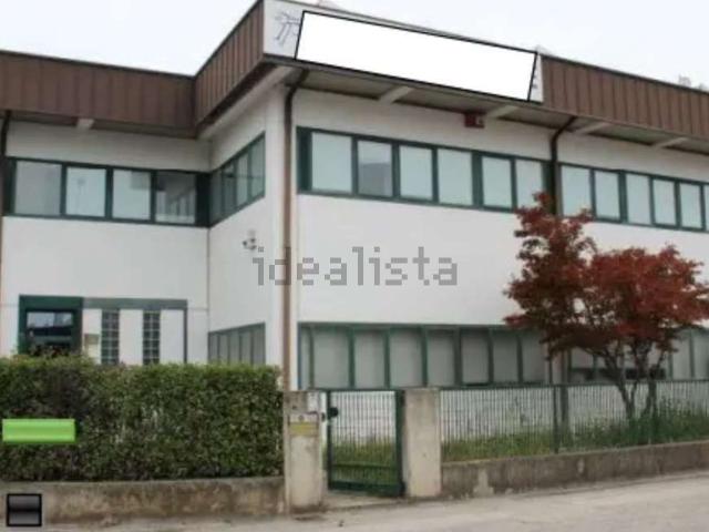 Capannone in vendita di 610 m² in Via dell&apos Artigianato