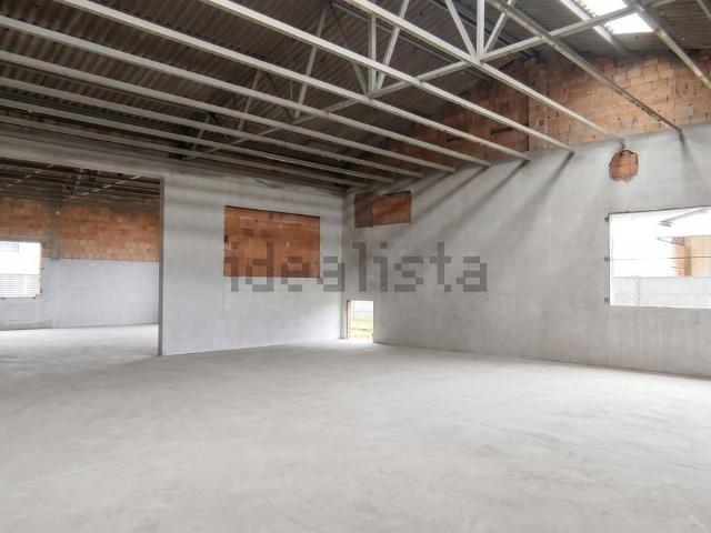 Capannone in vendita di 611 m² in Via Frittaia