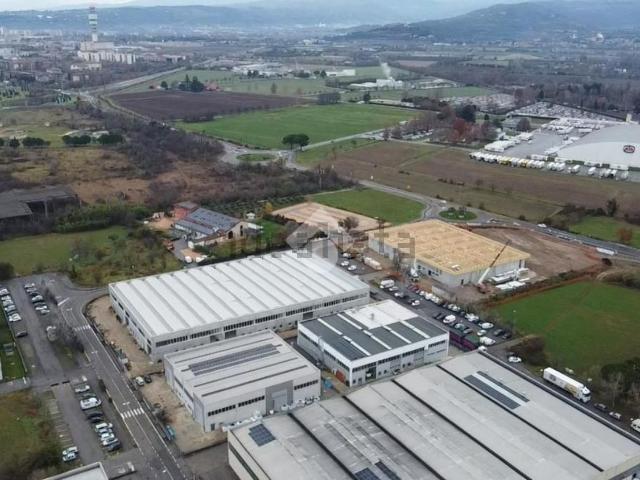Capannone in vendita di 612 m² in Via Pitagora