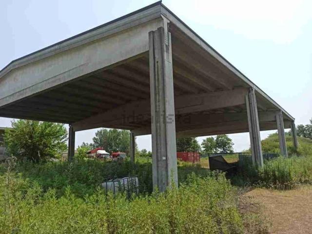 Capannone in vendita di 612 m² in Via Vittime 11 Settembre