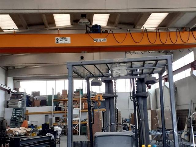 Capannone in vendita di 615 m²