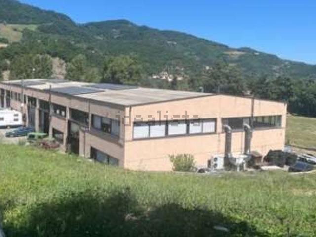 Capannone in vendita di 616 m² in Via Idice