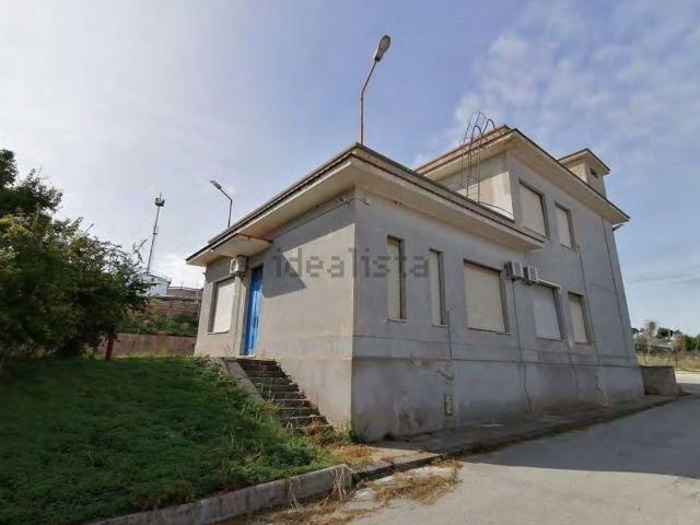 Capannone in vendita di 6195 m² in Contrada Marcellino