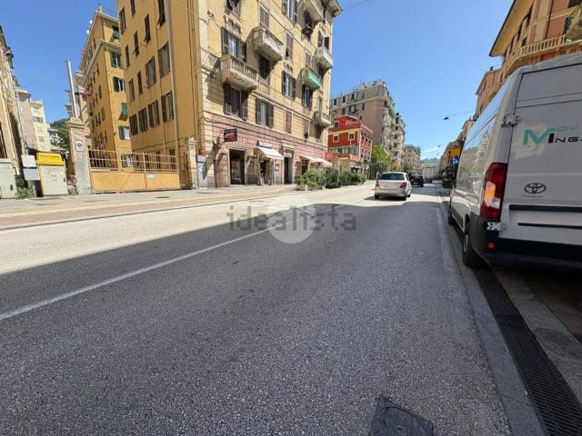 Capannone in vendita di 61 m² in Via Cornigliano