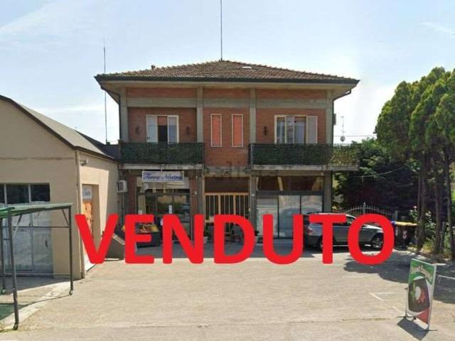 Capannone in vendita di 620 m² in Via Aldo Palazzeschi, 1