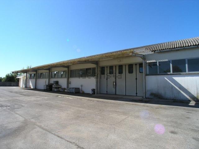 Capannone in vendita di 620 m² in Via E. Brian, 91