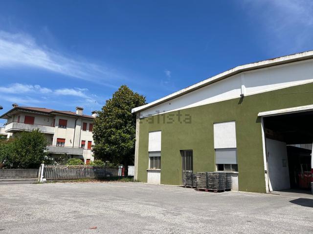 Capannone in vendita di 620 m² in Via King M. L 10
