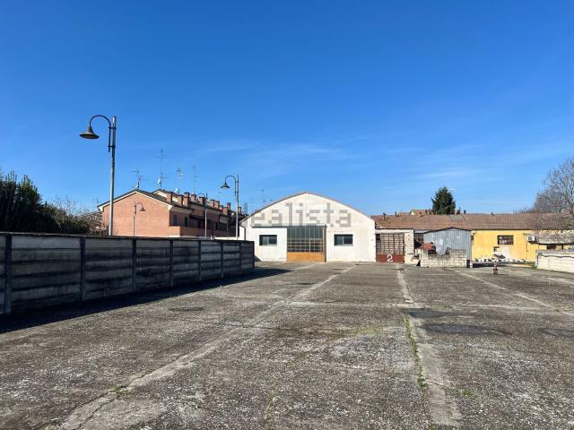 Capannone in vendita di 622 m² in Via Circonvallazione, 88