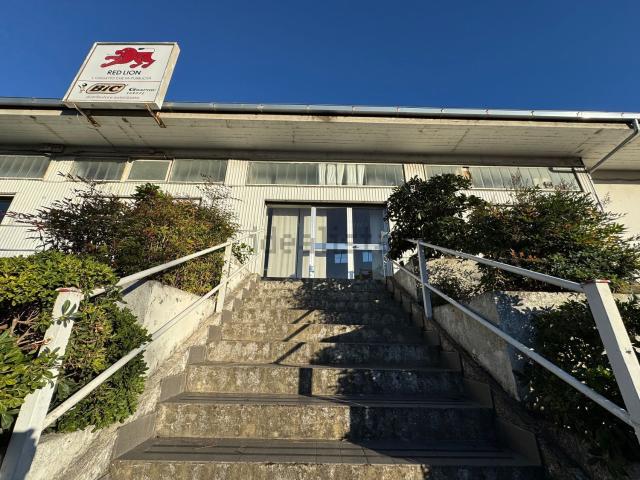 Capannone in vendita di 622 m² in Via Raiale, 171