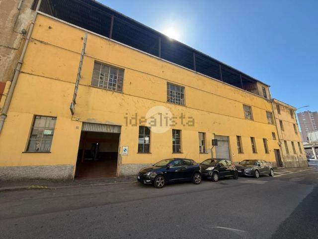 Capannone in vendita di 625 m² in Via San Bartolomeo del Fossato, 15