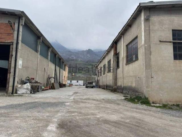 Capannone in vendita di 630 m² in Via Divisione Cuneense, 8
