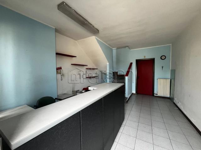 Capannone in vendita di 631 m²