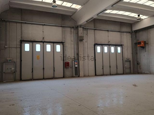 Capannone in vendita di 636 m² in Via Pezzini Carlo