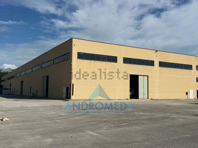 Capannone in vendita di 6400 m²