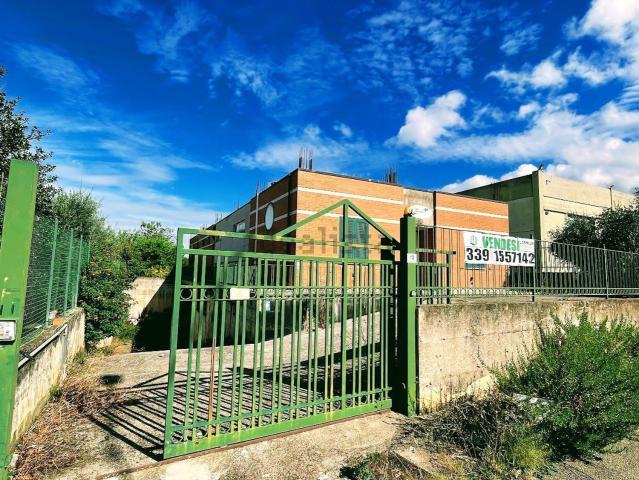 Capannone in vendita di 640 m²