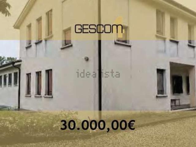 Capannone in vendita di 641 m² in Via Brigata Campania