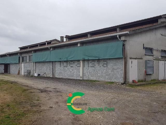 Capannone in vendita di 646 m² in Via Gaetano Donizzetti