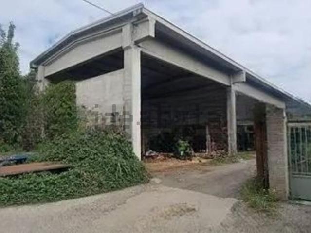 Capannone in vendita di 648 m² in Via Giuseppe Verdi, 45