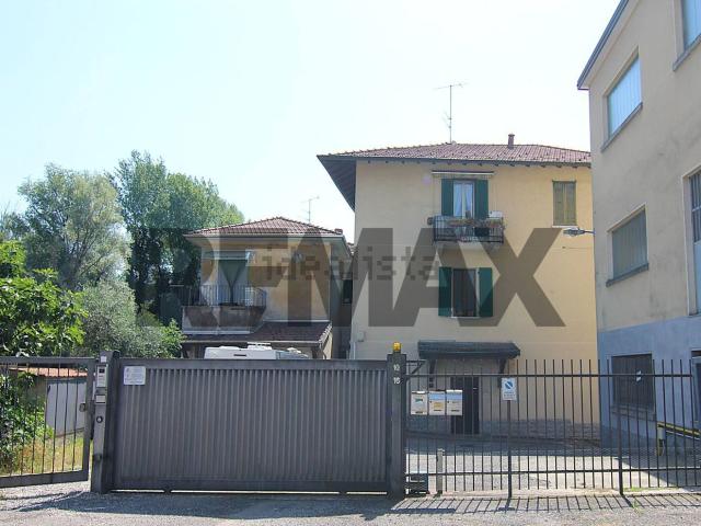 Capannone in vendita di 648 m² in Via Lorenzo Ghiberti, 10