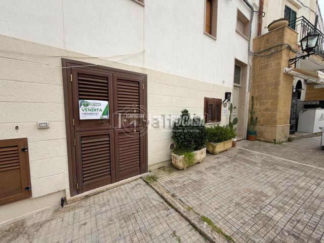 Capannone in vendita di 64 m² in Piazzetta De Ferraris, 10