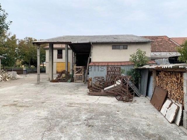Capannone in vendita di 650 m²