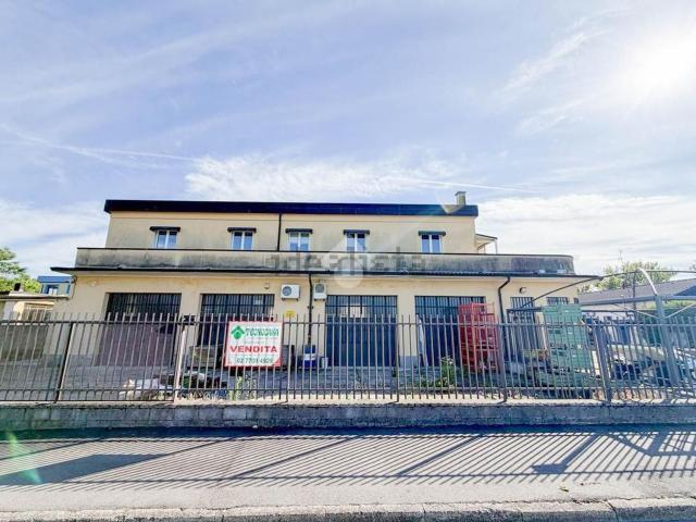Capannone in vendita di 650 m²