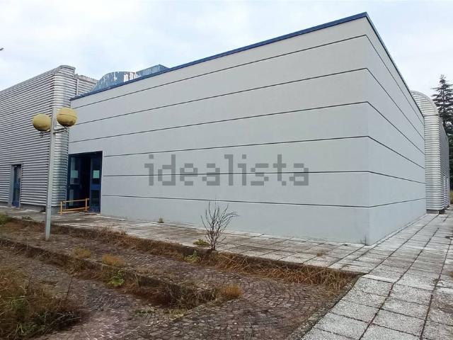 Capannone in vendita di 650 m² in Via Pianodardine