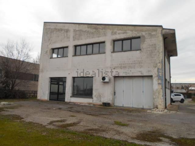 Capannone in vendita di 650 m² in Via Argentina, 3
