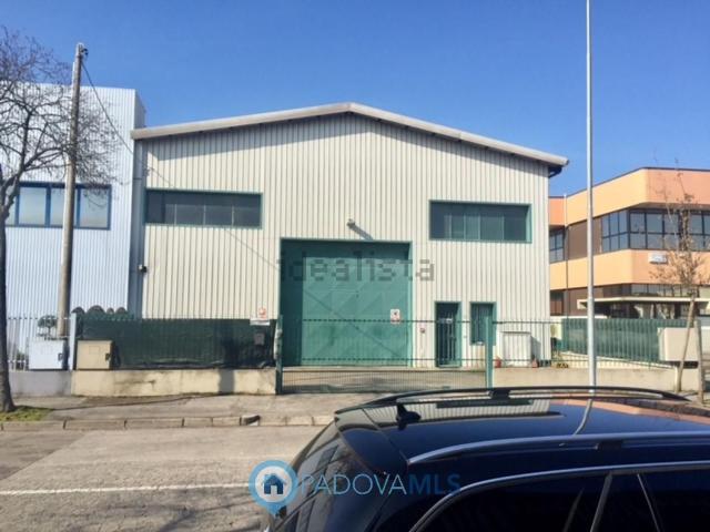 Capannone in vendita di 650 m² in Via Galvani, 12