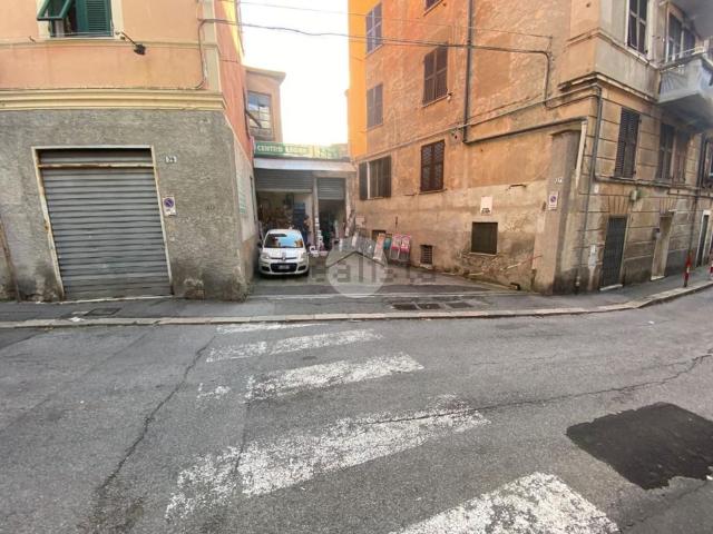 Capannone in vendita di 650 m² in Via Giordano, 27