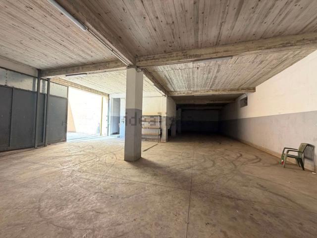 Capannone in vendita di 650 m² in Via Pantelleria, 60