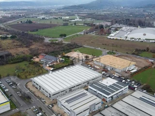 Capannone in vendita di 650 m² in Via Pitagora
