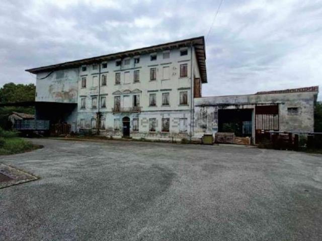 Capannone in vendita di 650 m² in Via Roncade, 4