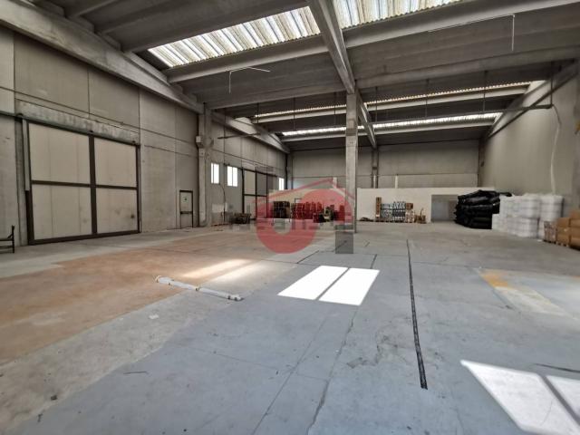 Capannone in vendita di 650 m² in Contrada Piano Cappelle