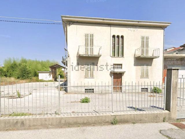Capannone in vendita di 6531 m² in Via delle Langhe