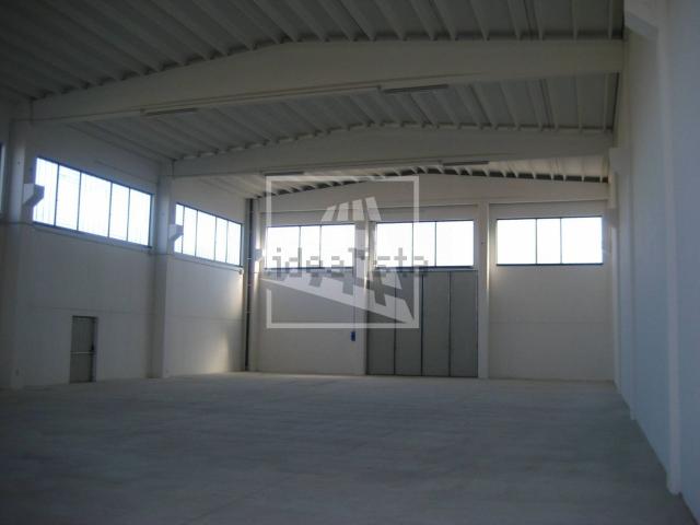 Capannone in vendita di 654 m² in Via Felicità, 10