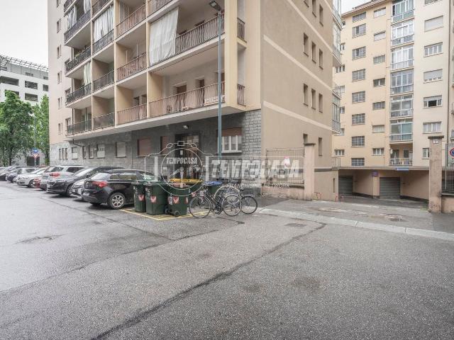 Capannone in vendita di 65 m² in Corso Carlo e Nello Rosselli