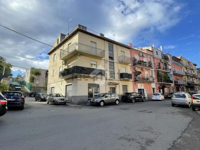 Capannone in vendita di 65 m² in Via Roma, 54