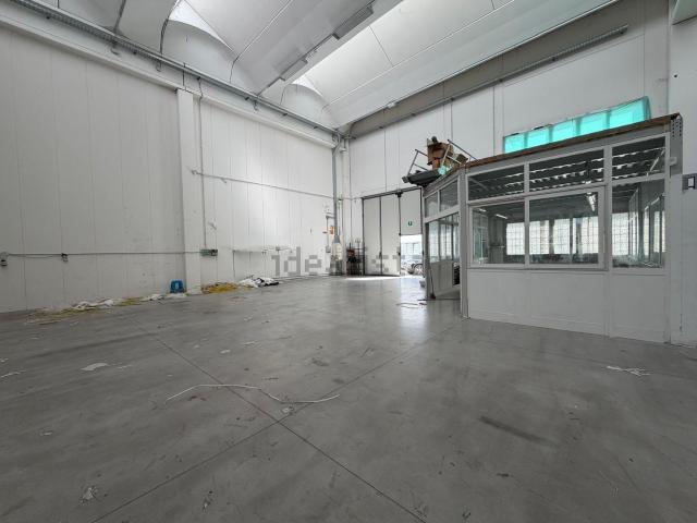 Capannone in vendita di 440 m² in Via Franco Vannetti Donnini