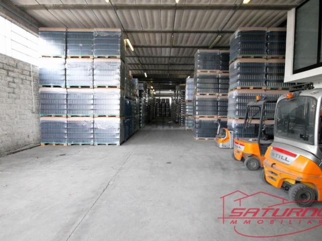 Capannone in vendita di 660 m² in Via dei Giomi, 27