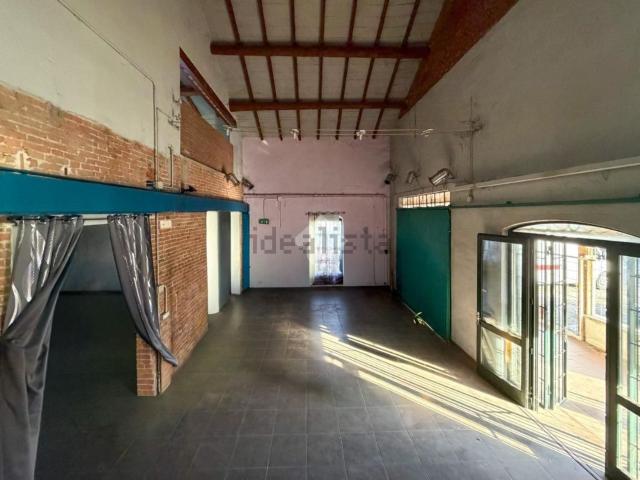 Capannone in vendita di 660 m² in Strada dei Sette Ponti, 1
