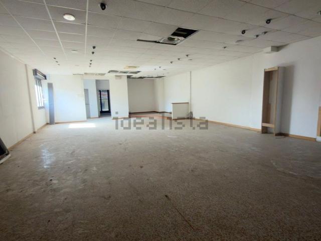 Capannone in vendita di 670 m²
