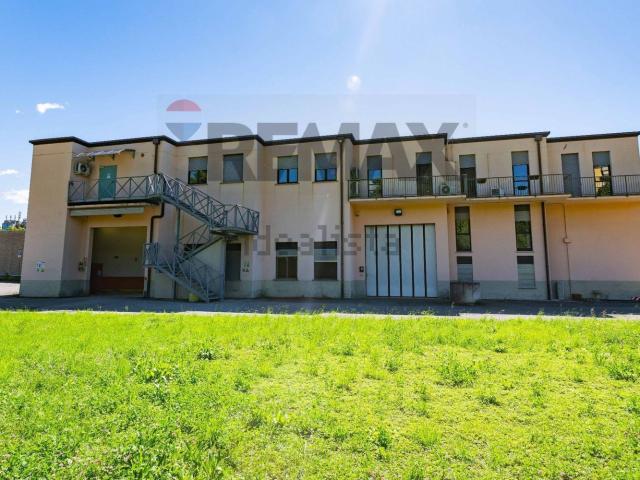 Capannone in vendita di 670 m²